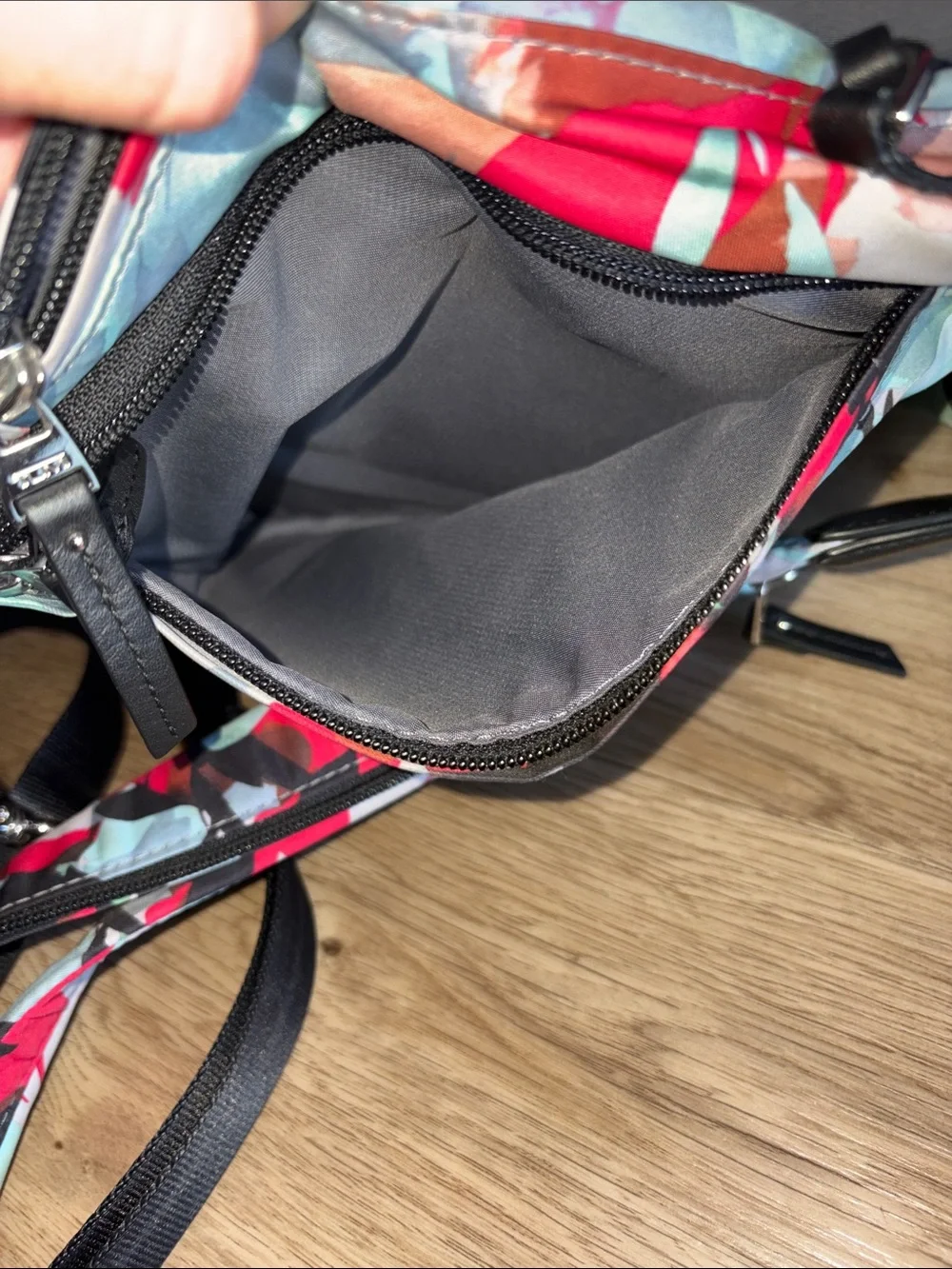 Preowned Tumi sling/backpack - Picture 9 of 9